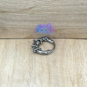 پیرسینگ گوش حلقه ای استیل ضد حساسیت طرح اسکلت دارک نقره ای رنگ ثابت اکسسوری آبدیس